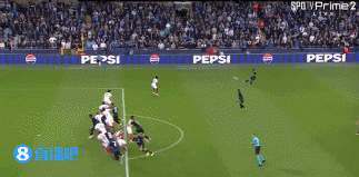 gif, 拼抢中被米, 尔球场进行