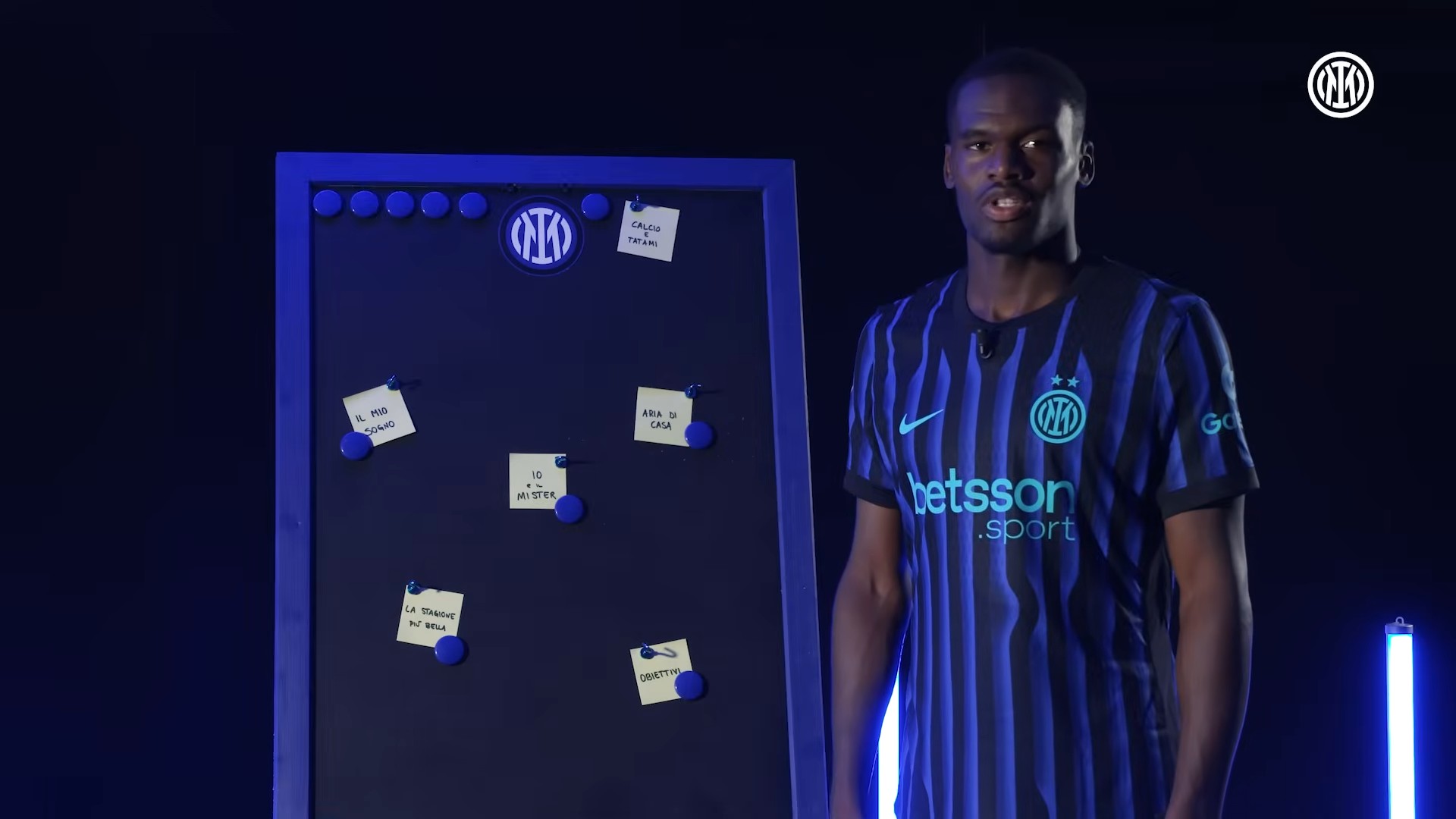 母亲是埃托, 次在意大利