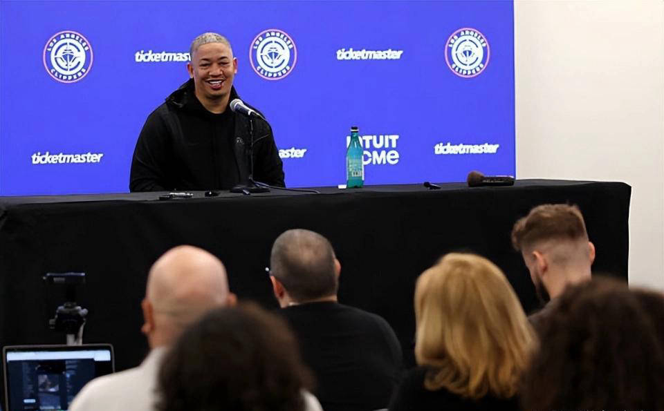 尔填补鲍威, 空缺 尔填补鲍威, 空缺